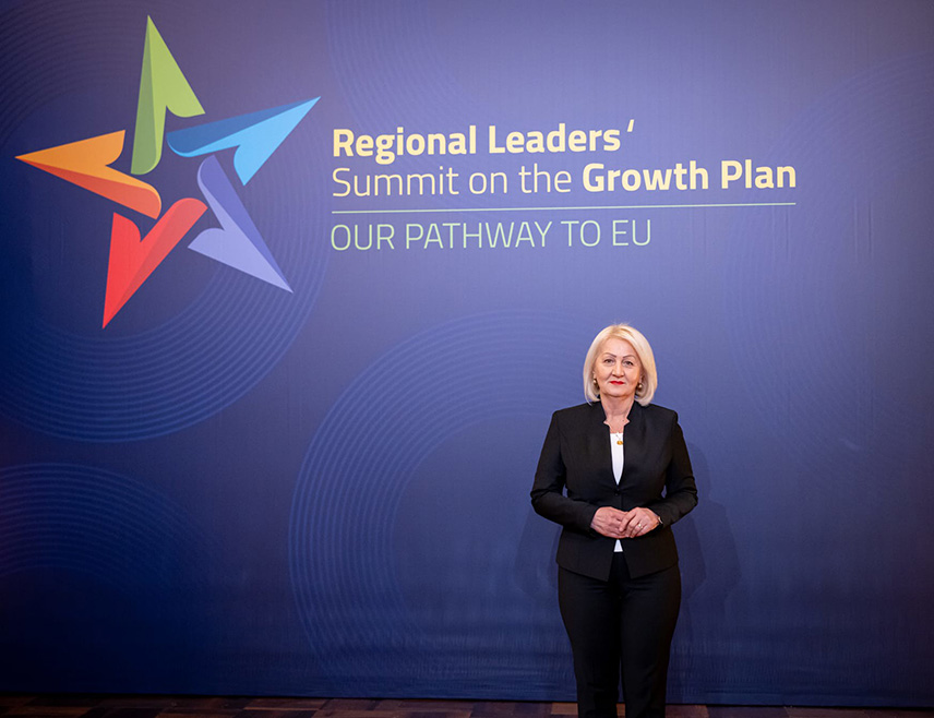 САРАЈЕВО, 21. НОВЕМБРА /СРНА/ - Предсједавајућа Савјета министара Борјана Кришто истакла је данас у Тирани на самиту лидера земаља западног Балкана да професионални возачи и даље раде у отежаним околностима и да очекује да овај проблем буде што прије ријешен.