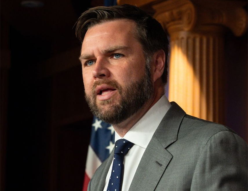 ВАШИНГТОН, 22. НОВЕМБРА /СРНА/ - Потпредсједник САД Џејмс Дејвид Венс изјавио је да је "фантазија" мислити да би Украјина могла да побиједи у рату против Русије ако би САД дале Кијеву више новца или оружја или увеле више санкција Москви.