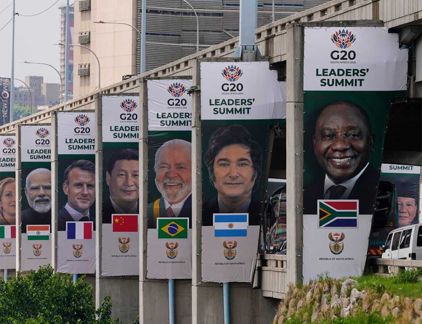 ЈОХАНЕСБУРГ, 22. НОВЕМБРА /СРНА/ - Први самит Групе 20 /Г20/ на тлу Африке почиње у Јоханесбургу разматрањем амбициозног програма за рјешавање проблема у најсиромашнијим земљама свијета, али без учешћа САД.