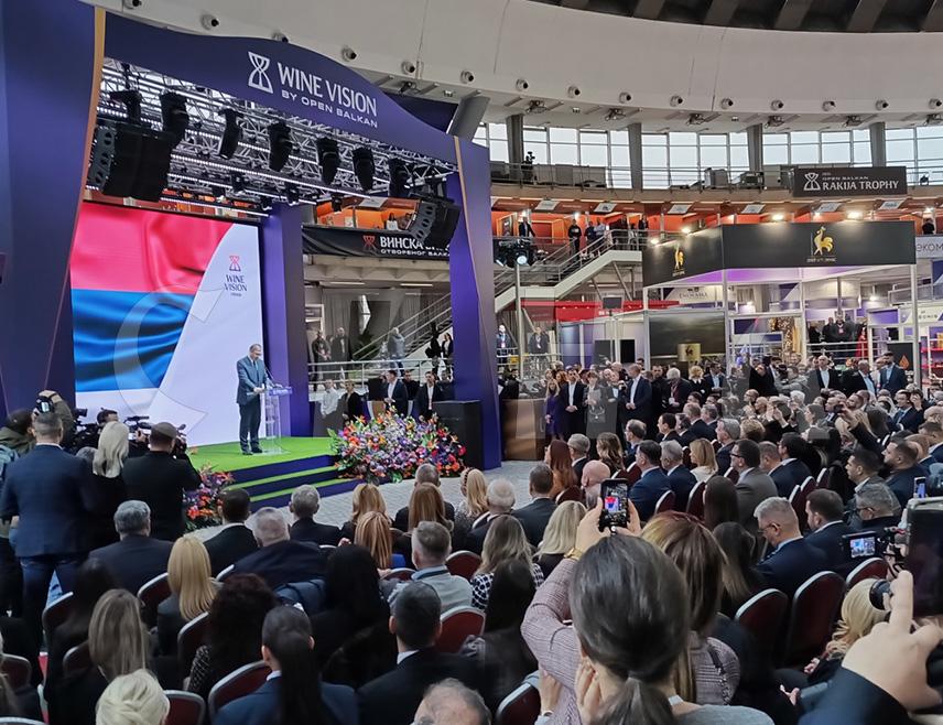 БЕОГРАД, 22. НОВЕМБРА /СРНА/ - Четврти међународни сајам вина, хране, ракије и туризма Винска визија Отвореног Балкана свечано је отворен данас на Београдском сајму гдје ће се до 25. новембра представити више од 500 излагача из 34 земље, а међу њима и винарије и дестилерије из Републике Српске.