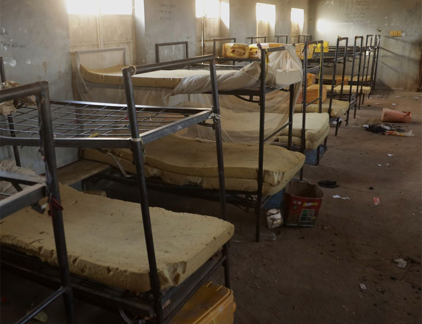 АБУЏА, 22. НОВЕМБРА /СРНА/ - Укупно 303 ученика и 12 наставника отети су у нападу наоружаних људи на Католичку школу "Света Марија" на сјеверозападу Нигерије, саопштио је предсједник Хришћанског удружења Нигерије Булус Даува Јохана.