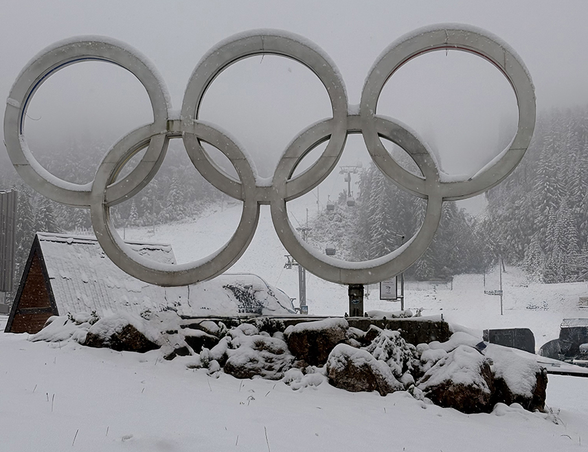 ПАЛЕ, 22. НОВЕМБРА /СРНА/ - Олимпијски центар /ОЦ/ "Јахорина" најављује спектакуларан почетак зимске сезоне када ће од 11. до 14. децембра планина постати епицентар забаве, уз наступе регионалних звијезда и 50 одсто попуста на ски-карте.