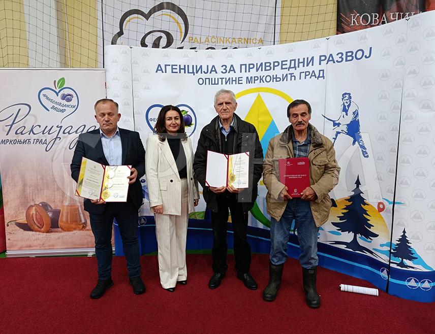 МРКОЊИЋ ГРАД, 21. НОВЕМБРА /СРНА/ - Шљивовица Миленка Милекића из Мркоњић Град проглашена је за најквалитетнију на манифестацији "Аранђеловдански вашар" у Мркоњић Граду.