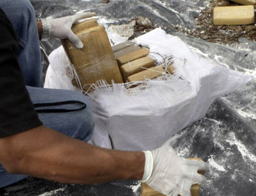 БОГОТА, 22. НОВЕМБРА /СРНА/ - Колумбијска полиција заплијенила је 14 тона кокаина у луци Буенавентура, што је највећа пљенидба ове дроге у посљедњих 10 година.