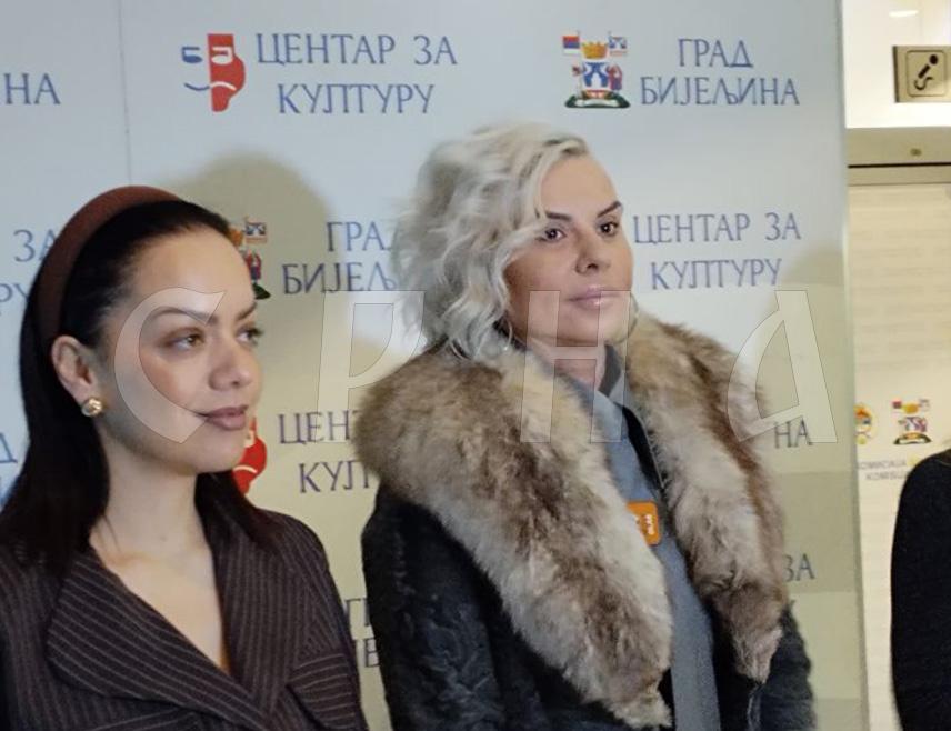 БИЈЕЉИНА, 23. НОВЕМБРА /СРНА/ - У Бијељини је до 11.00 часова на пријевременим предсједничким изборима гласало 10,3 одсто бирача, рекла је Срни предсједник Градске изборне комисије /ГИК/ Дијана Савић Божић.