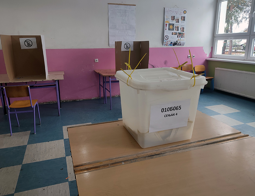 SARAJEVO, NOVEMBER 23 /SRNA/ - At the early election for President of Republika Srpska, a total of 121,432 voters, or 9.76 percent, had cast their ballots at regular polling stations by 11:00, the Central Election Commission /CEC/ of BiH announced.