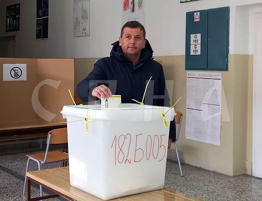 ТРЕБИЊЕ, 23. НОВЕМБРА /СРНА/ - Предсједник Листе за правду и ред Небојша Вукановић нада се побједи предсједничког кандидата СДС-а на пријевременим изборима Бранка Блануше.