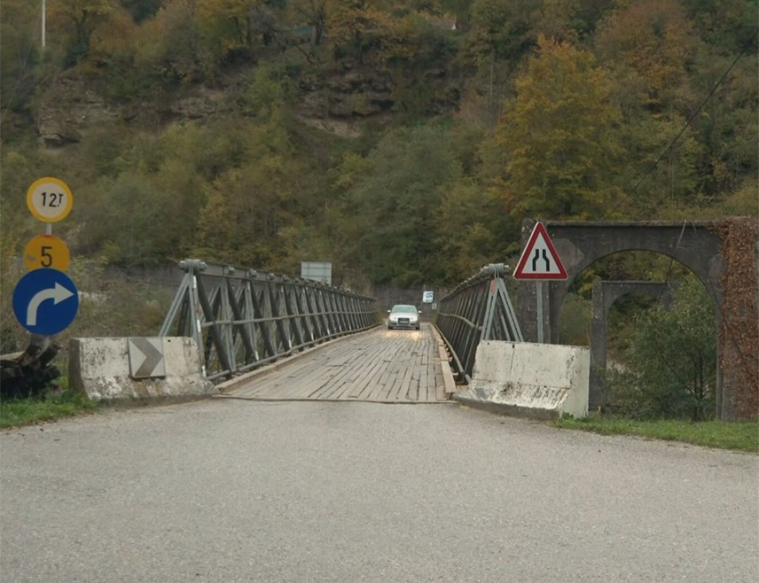 ПОДГОРИЦА, 23. НОВЕМБРА /СРНА/ - Радови на мосту на Шћепан Пољу, који спаја Црну Гору и БиХ, почињу идуће године, саопштило је црногорско Министарство саобраћаја.