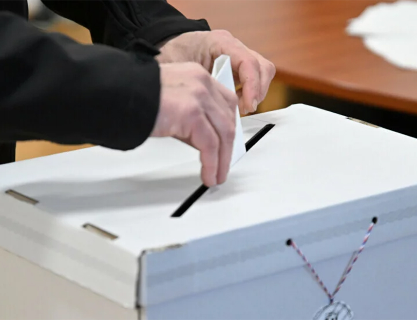 ТРЕБИЊЕ, 23. НОВЕМБРА /СРНА/ - У Требињу су затворена сва бирачка мјеста, а на гласање на данашњим пријевременим изборима за предсједника Републике Српске је изашло 14.136 бирача или 44,06 одсто, речено је Срни у требињској Градској изборној комисији.