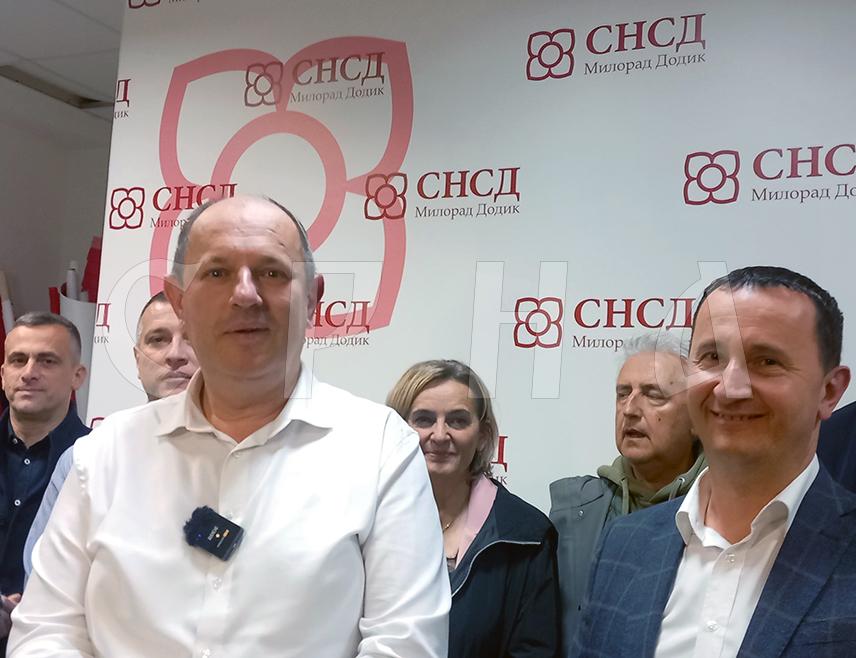 ТРЕБИЊЕ, 23. НОВЕМБРА /СРНА/ - Кандидат СНСД-а за предсједничке изборе Синиша Каран побиједио је у Tребињу за око 800 гласова разлике, изјавио је предсједник Градског одбора СНСД-а Лука Петровић.