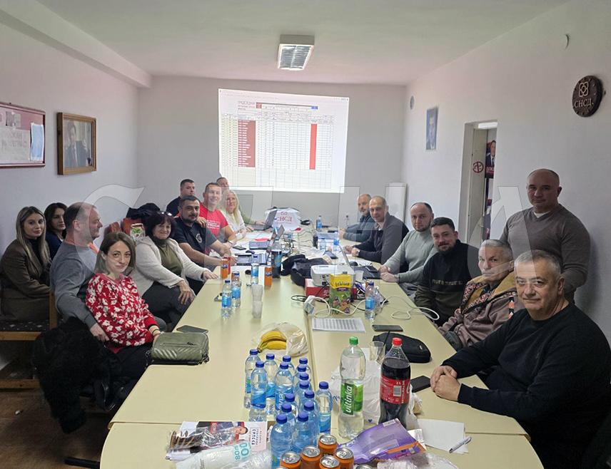 ВИШЕГРАД, 23. НОВЕМБРА /СРНА/ – Према прелиминарним подацима из Изборног штаба СНСД-а у Вишеграду, кандидат ове странке Синиша Каран води са значајном предношћу.