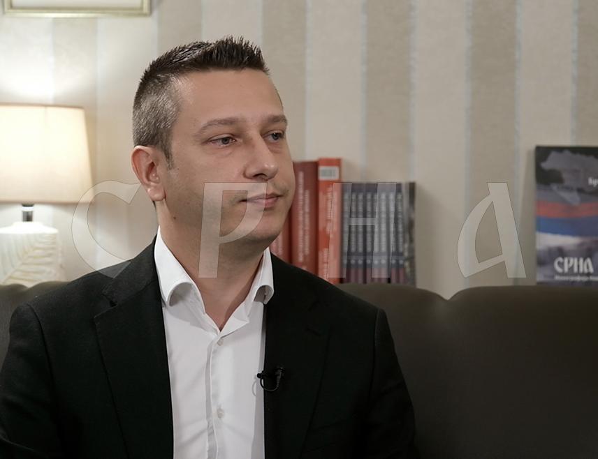 ДОБОЈ, 23. НОВЕМБРА /СРНА/ - Замјеник министра одбране у Савјету министара Александар Гогановић поручио је у изјави за Срну да су грађани Републике Српске, а посебно Добој, јасно показали политичко јединство и подршку кандидату СНСД-а Синиши Карану и предсједнику СНСД-а Милораду Додику.