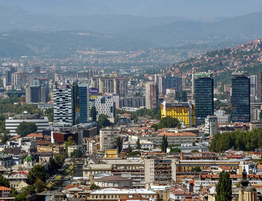 SARAJEVO, NOVEMBER 24 /SRNA/ – The new draft Labor Law in the Federation of BiH /FBiH/ introduces a weekly one-hour break for the exercise of religious practices as a right for all workers; however, in practice it only benefits Muslims, since other religious communities carry out such practices outside working hours, writes Večernji List, BiH edition.