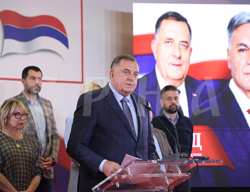 БАЊАЛУКА, 24. НОВЕМБРА /СРНА/ - Предсједник СНСД-а Милорад Додик честитао је побједу Синиши Карану на пријевременим предсједничким изборима у Републици Српској, истакавши да је задатак ове партије да у будућим временима на изборима добије 300.000 гласова.