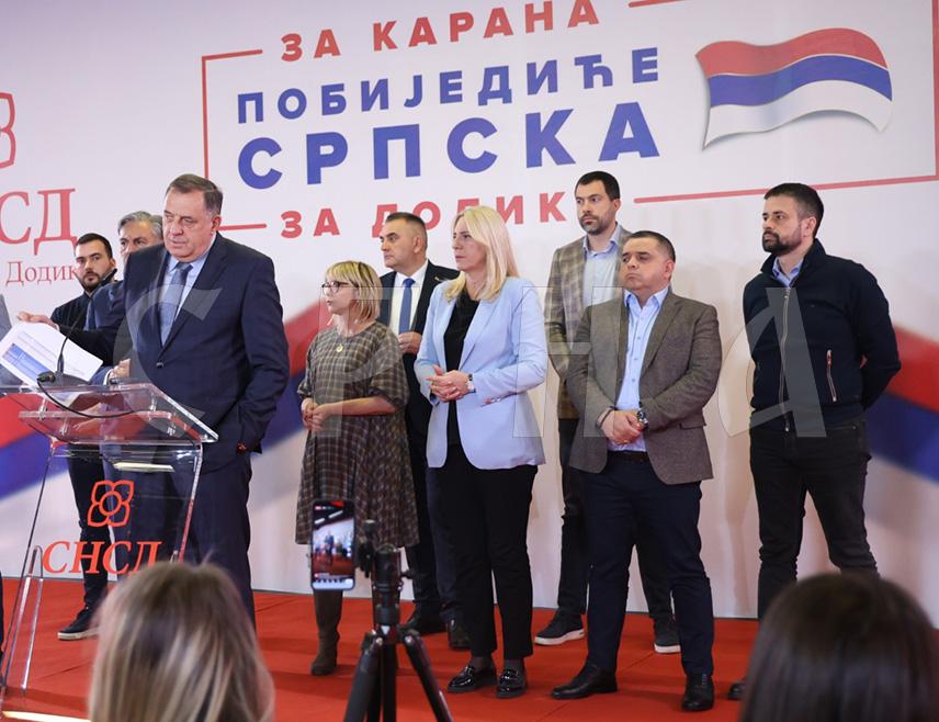 БАЊАЛУКА, 24. НОВЕМБРА /СРНА/ - Лидер СНСД-а Милорад Додик  најавио је да ће наредних дана бити у посјети Мађарској и разговарати са премијером те земље Виктором Орбаном.