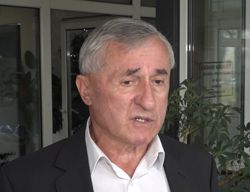 БАЊАЛУКА, 25. НОВЕМБРА /СРНА/ - Савез ратних војних инвалида Републике Српске тражиће да, у измјене и допуне Закона о правима бораца, ратних војних инвалида и породица погинулих бораца, буде уведено да основица за обрачун личне инвалиднине буде везана за нето плату из претходне године, изјавио је Срни предсједник Савеза Драган Врховац.