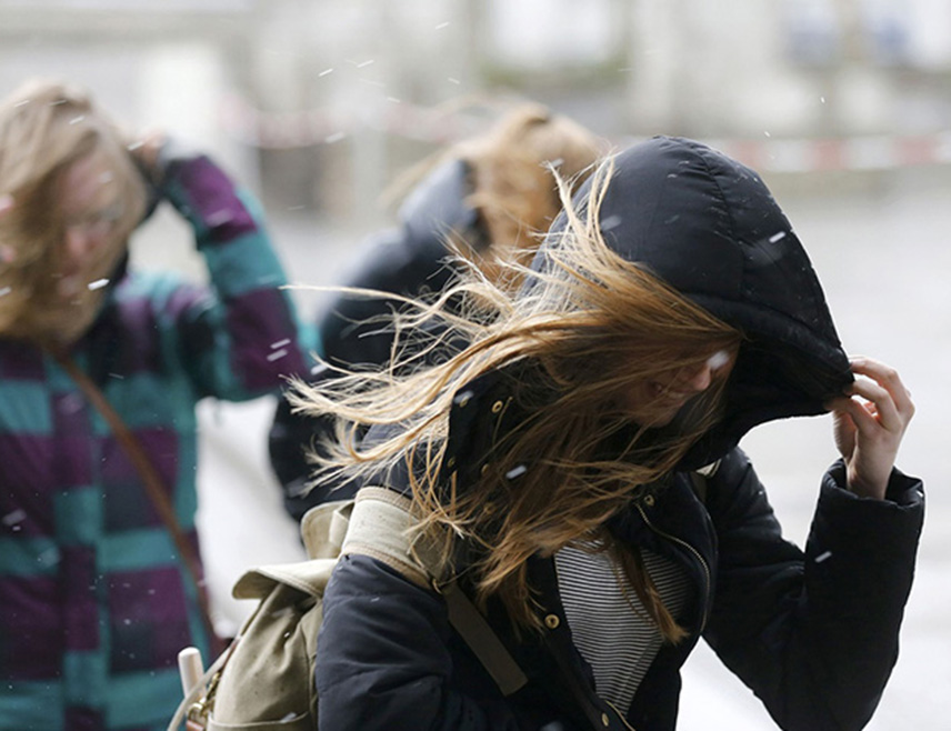 ТРЕБИЊЕ, 26. НОВЕМБРА /СРНА/ - У Требињу је дувао југозападни вјетар јачине 50 километара на час, али нема пријављене штете, речено је Срни Јавне установе "Екологија и безбједност".