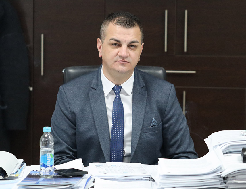 TРЕБИЊЕ, 26. НОВЕМБРА /СРНА/ - Билећко језеро се усљед падавина интензивно пуни ових дана, а тренутни доток износи 450 метара кубних у секунди, па је кота билећке хидроакумулације повећана за око седам метара, изјавио је Срни извршни директор за управљање системом у "Хидроелектранама на Tребишњици" /ХЕT/ Милан Митровић.