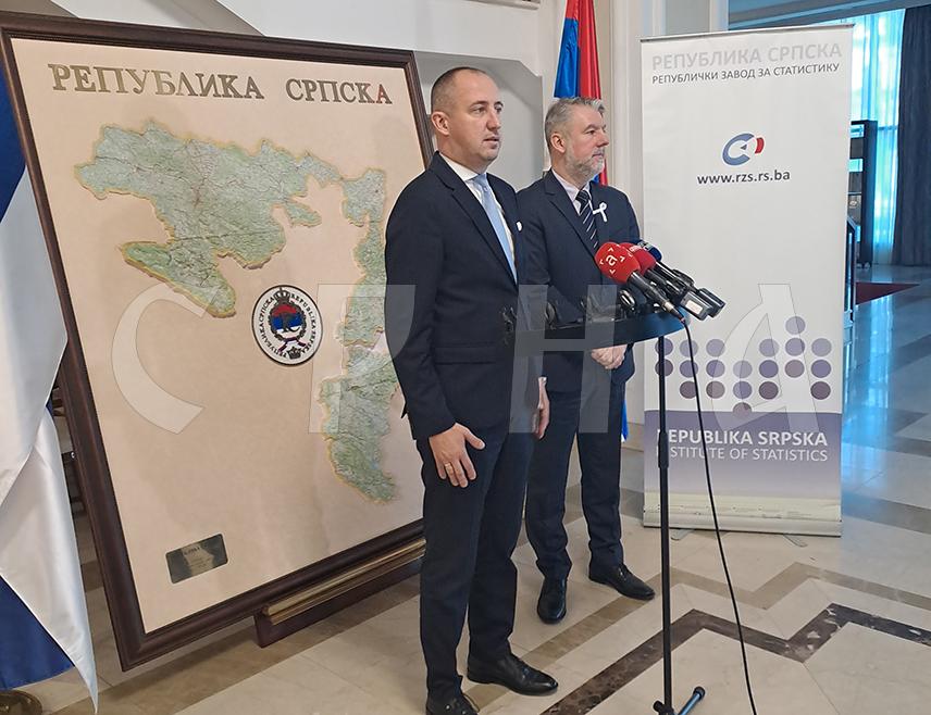 БАЊАЛУКА, 26. НОВЕМБРА /СРНА/ - Република Српска данас пролази стабилно кроз кризе са којима се свијет суочава од 2020. године и има констинуитет раста, о чему говори позитивна стопа раста бруто домаћег производа /БДП/ 18 квартала за редом, изјавио је данас директор Републичког завода за статистику Дарко Милуновић.