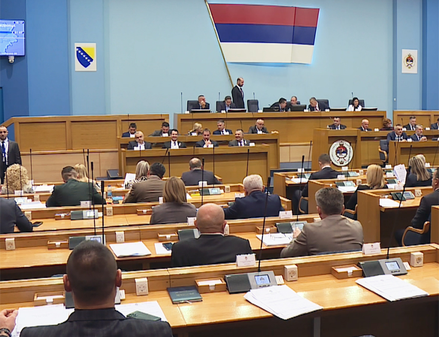 БАЊАЛУКА, 26. НОВЕМБРА /СРНА/ - Посланик СНСД-а у Народној скупштини Милица Ијачић навела је да Влада Републике Српске улаже знатна средства у санирање путева у Херцеговини.