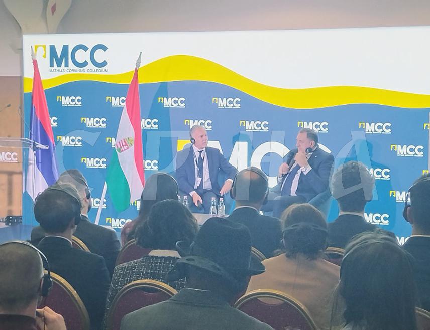 БУДИМПЕШТА, 26. НОВЕМБРА /СРНА/ - Предсједник СНСД-а Милорад Додик изјавио је на предавању у Матијас Корвинус колегијуму у Будимпешти да је БиХ неуспјешна земља пуна апсурда, али да Српска има енергије и воље да се бори за свој статус и у времену глобалних изазова редефинише.