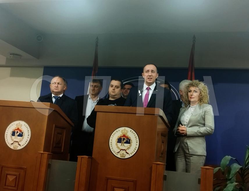 БАЊАЛУКА, 26. НОВЕМБРА /СРНА/ - Шеф Клуба посланика СДС-а у Народној скупштини Републике Српске Огњен Бодирога рекао је да ова странка тражи понављање гласања на пријевременим предсједничким изборима у Братунцу.