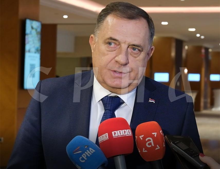BUDAPEST, NOVEMBER 26 /SRNA/ - SNSD president Milorad Dodik said that the decision of the Defense Minister in the Council of Ministers, Zukan Helez, to ban the landing of the plane carrying Hungary’s Foreign Minister, Péter Szijjártó, in Banja Luka is undermining BiH, and that the country cannot even exist because of such actions.