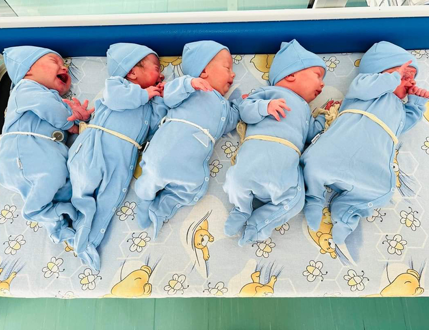 БИЈЕЉИНА, 27. НОВЕМБРА /СРНА/ - У Републици Српској у протекла 24 часа рођене су 23 бебе, 13 дјечака и 10 дјевојчица, потврђено је Срни у породилиштима.