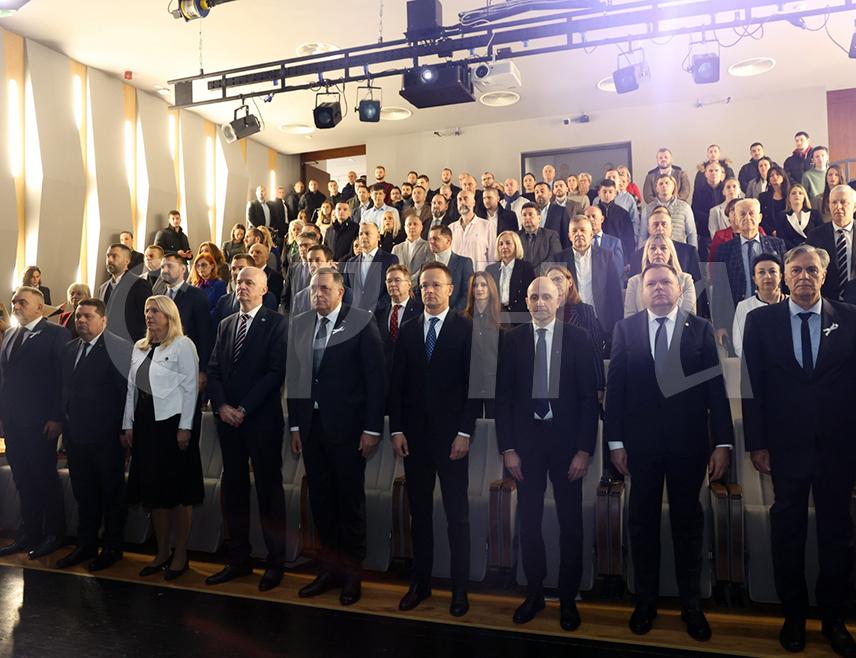 BANJA LUKA, NOVEMBER 27 /SRNA/ – The ceremony for awarding an honorary doctorate of the University of Banja Luka to Hungarian Minister of Foreign Affairs and Trade Péter Szijjártó has begun at the University's Student Cultural Center.
