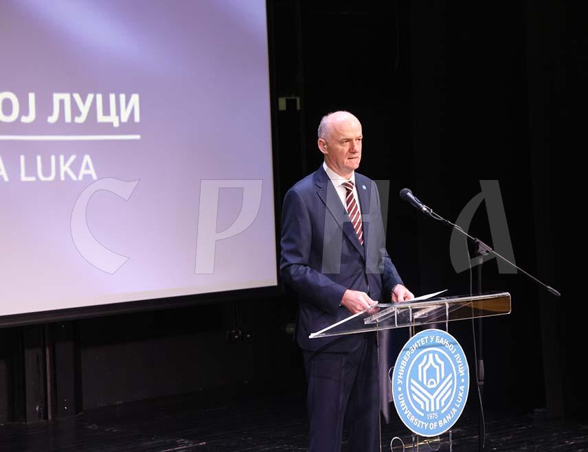 BANJA LUKA, NOVEMBER 27 /SRNA/ – The Rector of the Banja Luka University Radoslav Gajanin thanked Hungary's Minister of Foreign Affairs Péter Szijjártó for all the activities he has carried out with the Republika Srpska leadership and for projects dedicated to economic development and the field of infrastructure.