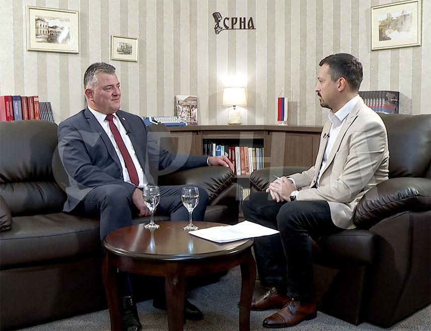 БАЊАЛУКА, 29. НОВЕМБРА /СРНА/ - Оснивач Удружења Руса у Републици Српској "Романови" Игор Котјелников изјавио је Срни да се у Српској биљежи све веће интересовање за руску културу, те истакао да су на то утицали пријатељски односи Српске и Руске Федерације.