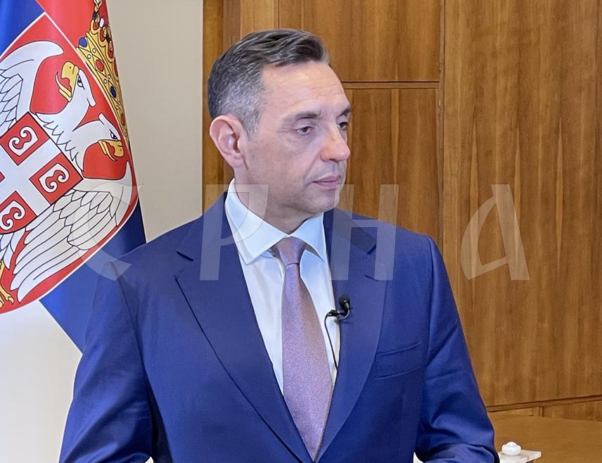 БЕОГРАД, 28. НОВЕМБРА /СРНА/ - Предсједник Руског историјског друштва у Србији Александар Вулин истакао је да ни Русија, ни Србија не треба да вјерују Западу, имајући у виду изјаву европске званичнице Каје Калас да је Русија у посљедњих сто година напала више од 19 земаља, а да ниједна од тих земаља никада није напала Русију.