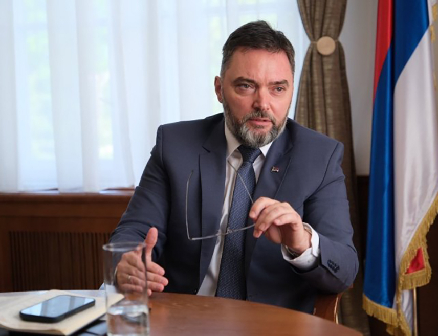 САРАЈЕВО, 28. НОВЕМБРА /СРНА/ - Замјеник предсједавајуће Савјета министара Сташа Кошарац изјавио је да је имовина Републике Српске српско национално питање и да је Република Српска титулар комплетне имовине на својој територији.