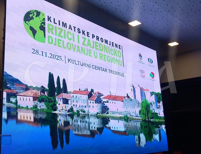 TРЕБИЊЕ, 28. НОВЕМБРА /СРНА/ - У Tребињу се данас одржава конференција "Климатске промјене - ризици и заједничко дјеловање у региону" на којој ће стручњаци из ове области говорити о утицају климатских промјена на пољопривреду и заштити од пожара.