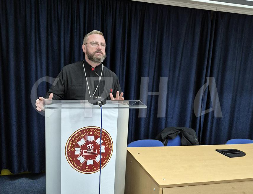 ПАЛЕ, 28. НОВЕМБРА /СРНА/ - Учитељи морају поново постати непорецив ауторитет породице и заједнице, а само враћањем достојанства овој професији друштво ће поново стећи повјерење у врлине, истакао је протојереј-ставрофор Дарко Ђого.