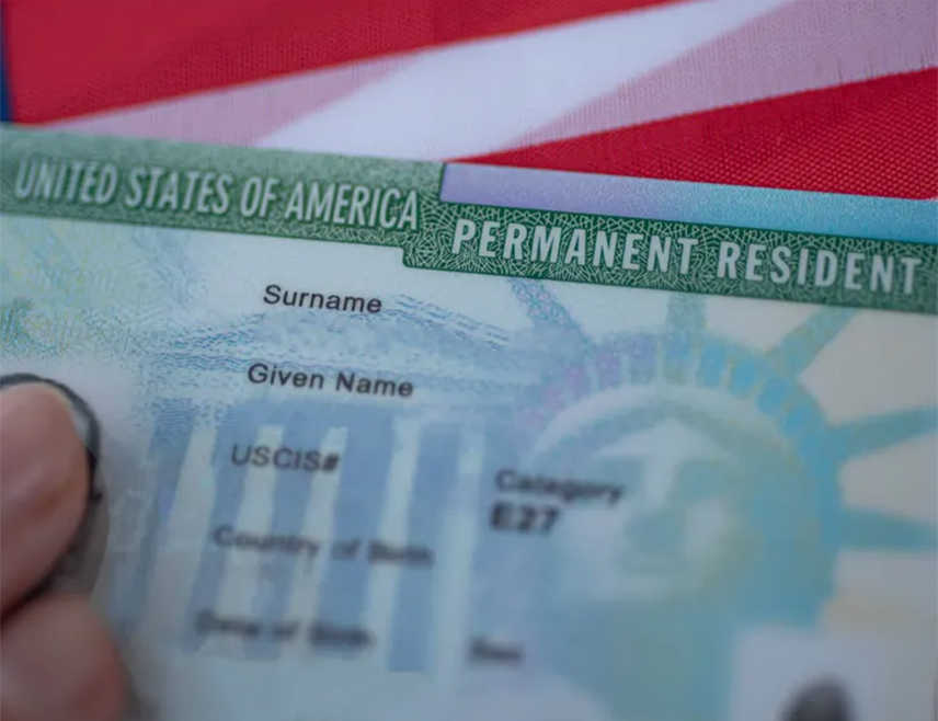 ВАШИНГТОН, 28. НОВЕМБРА /СРНА/ - Сједињене Државе ће почети хитну ревизију зелене карте за лица из 19 земаља након пуцњаве на два припадника Националне гарде у Вашингтону, рекао је директор Службе за држављанство и имиграцију САД Џозеф Едлоу.