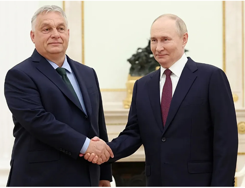 МОСКВА, 28. НОВЕМБРА /СРНА/ - Руски предсједник Владимир Путин и мађарски премијер Виктором Орбаном на данашњем састанку у Кремљу разматрали су могућност да Мађарска купи удио руских нафтних компанија које су недавно погођене америчким санкцијама, изјавио је потпредсједник Владе Руске Федерације Александар Новак.