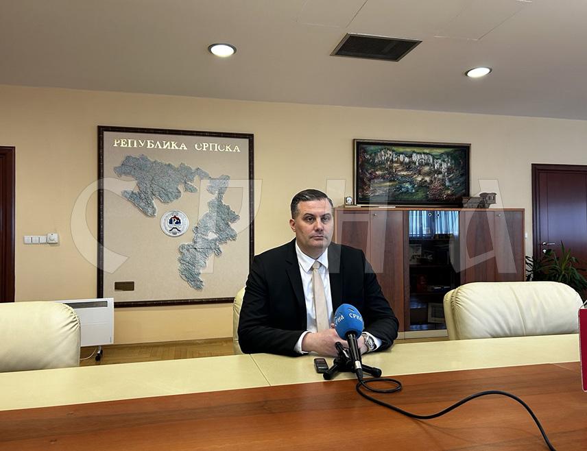 БАЊАЛУКА, 29. НОВЕМБРА /СРНА/ - Министарство за просторно уређење, грађевинарство и екологију Републике Српске представило је обиман план рада Влади Српске, а све активности биће завршене у оквиру 100 дана, изјавио је Срни ресорни министар Бојан Випотник.