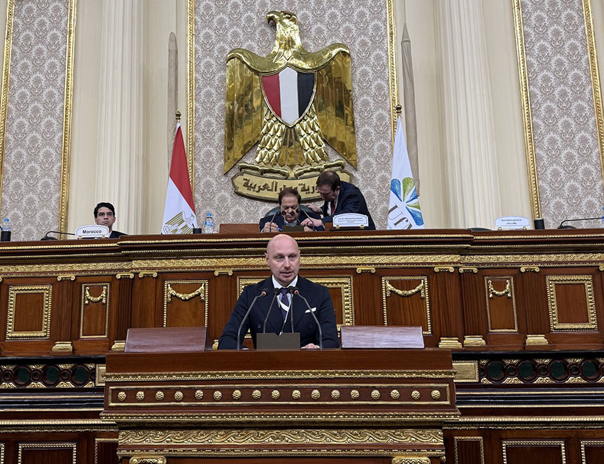 САРАЈЕВО, 30. НОВЕМБРА /СРНА/ - Предсједавајући парламентарне делегације БиХ Парламентарној скупштини Уније за Медитеран Милан Петковић учествовао је на Форуму и Самиту предсједника ове уније у Каиру, те том приликом указао да одрживог развоја нема без једнаких шанси за све.