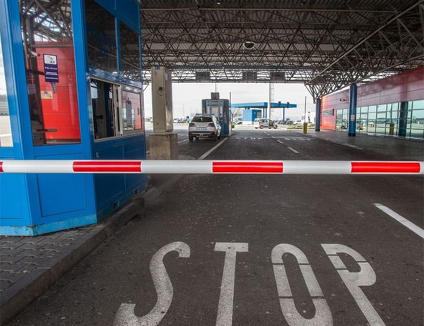 БАЊАЛУКА, 30. НОВЕМБРА /СРНА/ - Због пада система и техничких проблема обустављен је саобраћај на свим граничним прелазима са Србијом, Црном Гором и Хрватском, саопштено је из Ауто-мото савеза /АМС/ Републике Српске.