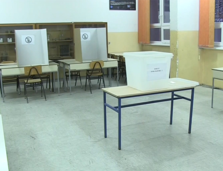 КНЕЖЕВО, 30. НОВЕМБРА /СРНА/ - На бирачком мјесту Корићани у основној изборној јединици Кнежево на пријевременим изборима за предсједника Републике Српске до 15.00 часова ниједан бирач није искористио гласачко право, изјавио је Срни предсједник Општинске изборне комисије /ОИК/Будимир Дукић.