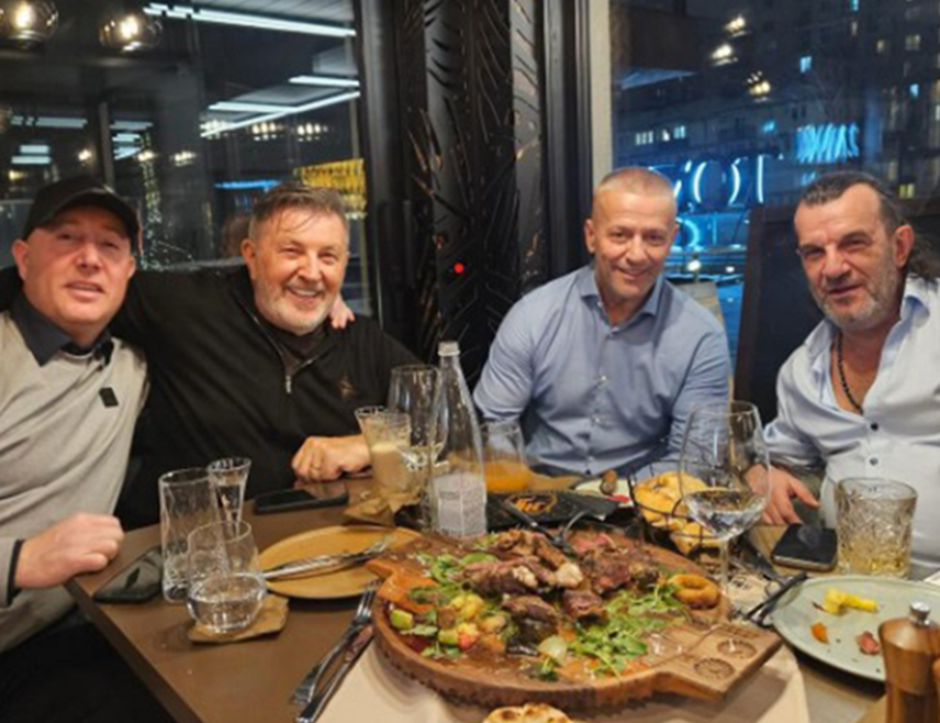 БАЊАЛУКА, 30. НОВЕМБРА /СРНА/ - Предсједник Народне скупштине Републике Српске Ненад Стевандић рекао је да се из друштва у Српској исписао онај ко одабере Насера Орића за своје друштво.