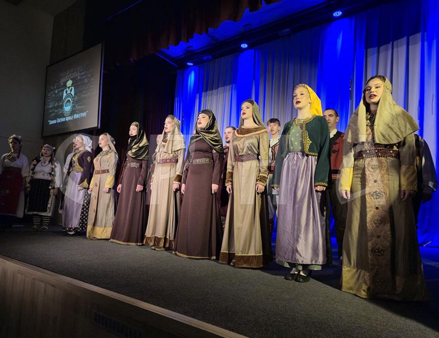 ПАЛЕ, 30. НОВЕМБРА /СРНА/ - Културно-умјетничко друштво /КУД/ "Копаоник" из Лепосавића вечерас је на Палама извело музичко-сценски наступ "Путем Светог краља Милутина", који доноси причу о духовности и историјском значају једног од најзначајнијих српских владара.