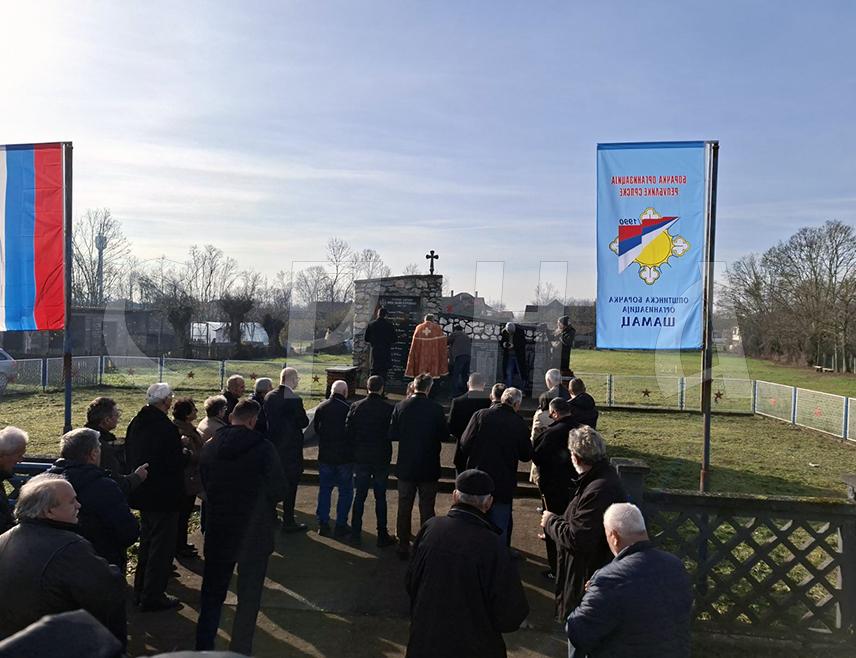 ШАМАЦ, 1. ДЕЦЕМБРA /СРНА/ - У Српској Тишини код Шамца данас је служен парастос за 10 погинулих бораца Војске Републике Српске и три цивилне жртве Одбрамбено-отаџбинског рата, те 137 Срба страдалих у Другом свјетском рату, међу којима је било и десеторо дјеце.