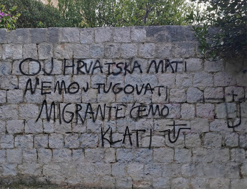 СПЛИТ, 1. ДЕЦЕМБРА /СРНА/ - Тројица малољетника и један 18-годишњак приведени су због исписивања графита и симбола непримјереног садржаја на подручју Сплита и Солина, саопштено је из хрватске полиције.