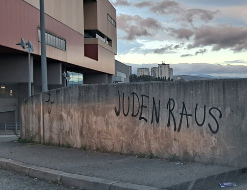 РИЈЕКА, 1. ДЕЦЕМБРА /СРНА/ - У Ријеци је осликан графит са антисемитском поруком написаном на њемачком "Јевреји напоље", а недалеко од њега усташки симбол.