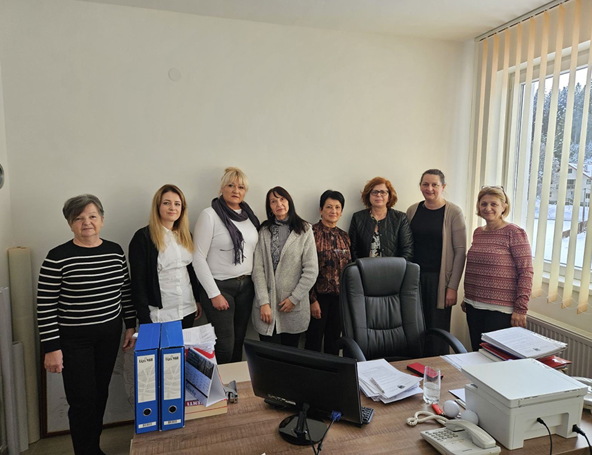 БАЊАЛУКА, 1. ДЕЦЕМБРА /СРНА/ - Министар управе и локалне самоуправе Републике Српске Сенка Јујић посјетила је данас општине Источни Дрвар, Петровац и Оштра Лука и са начелницима разговарала о актуелним питањима и приоритетима у области локалне самоуправе.