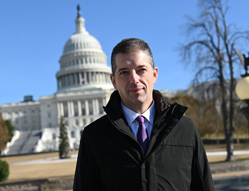 БЕОГРАД, 2. ДЕЦЕМБРА /СРНА/ - Министар спољних послова Србије Марко Ђурић рекао је на састанку са замјеником америчког државног секретара Кристофером Ландауом да Београд придаје посебну важност развоју стратешког партнерства и укупних односа са Сједињеним Државама, које су међу кључним спољнополитичким партнерима Србије.