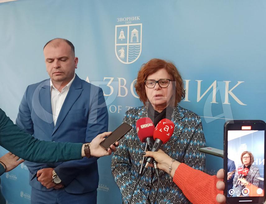 ЗВОРНИК, 2. ДЕЦЕМБРА /СРНА/ - Министар управе и локалне самоуправе Републике Српске Сенка Јујић изјавила је данас у Зворнику да су услуге које ова локална заједница пружа грађанима и привредницима на највишем могућем нивоу.