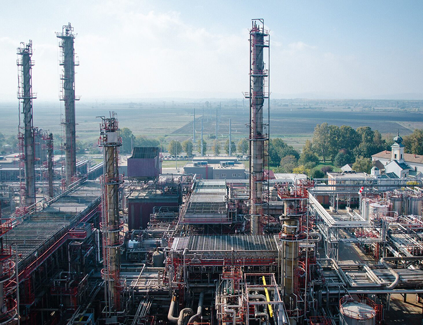 БЕОГРАД, 2. ДЕЦЕМБРА /СРНА/ - Предсједник Србије Александар Вучић рекао је данас да нема добрих вијести по питању Нафтне индустрије Србије /НИС/ јер из САД није стигао позитиван одговор о продужењу лиценце, због чега ће Рафинерија у Панчеву најкасније до прекосутра престати са радом.